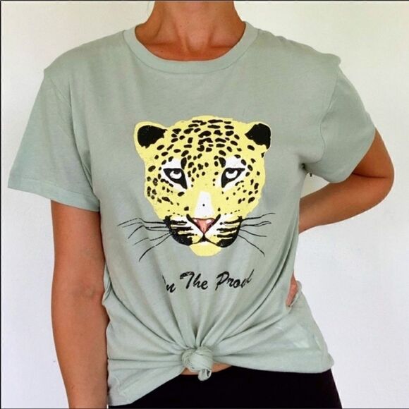 NWT Wildfox On The Prowl Leopard Keke Graphic Tee - Picture 1 of 7
